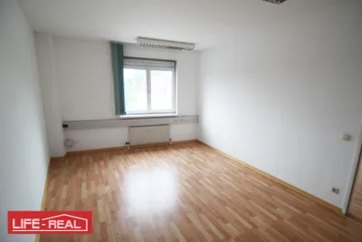 2-Zimmer-Gewerbeimmobilie mieten in Linz – 88 m², € 1.016 – Bild 3 von 12