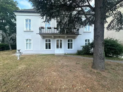 !! 1130 Wien, Speising !! Exklusive 150m2 Altbauwohnung in prachtvoller Villa mit großem Eigengarten und Pool zu vermieten! – Bild 3