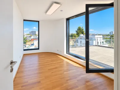 Exklusive 3-Zimmer-Dachgeschosswohnung mit großzügiger Terrasse & Weitblick – Bild 3