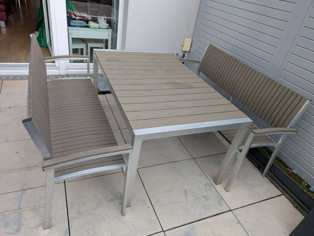 Gartentisch mit 2 Bänken zu verschenken, € 0,- (5020 Salzburg)