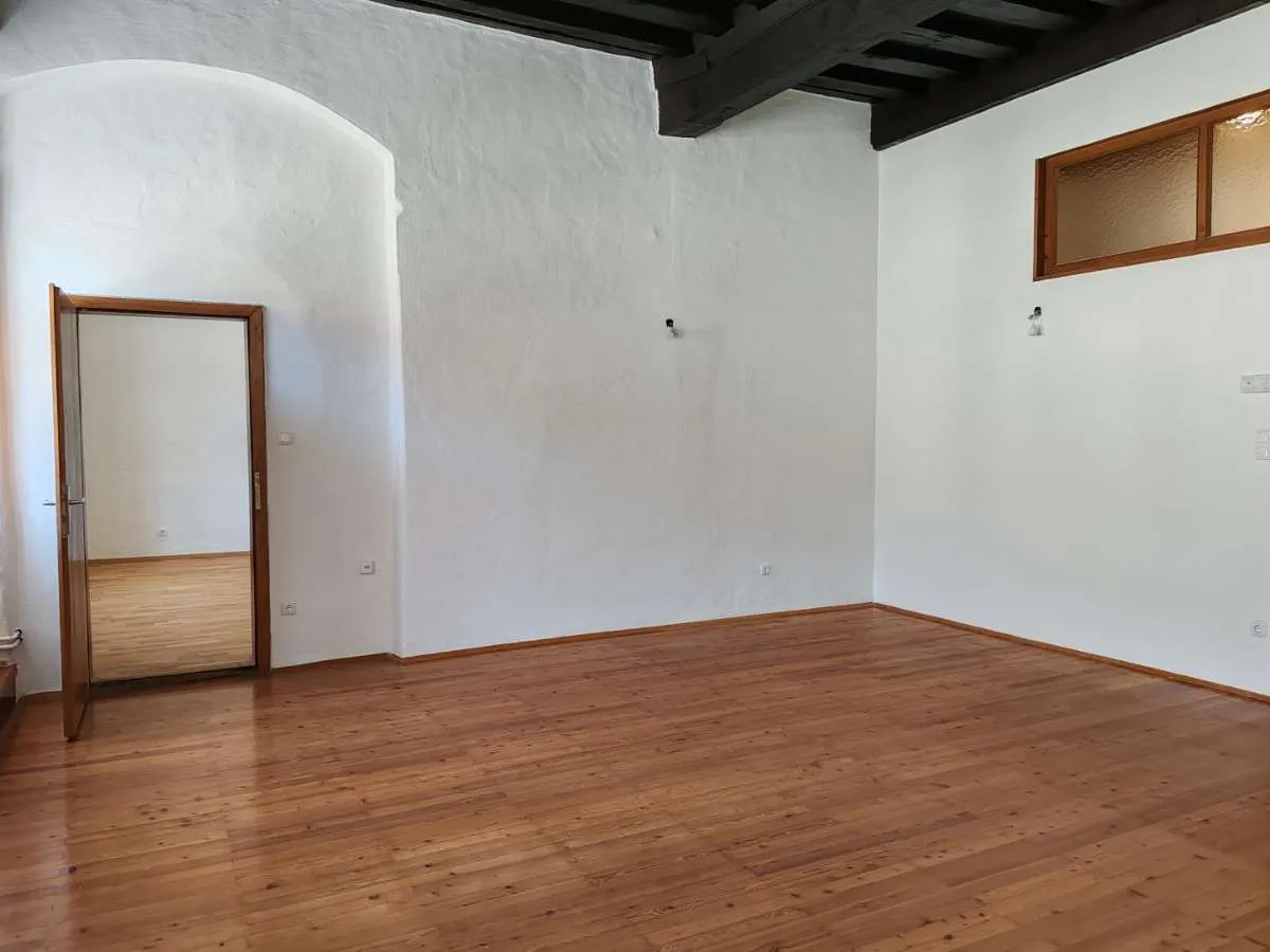 Wohnen im Schloss - Sanierte 2-Zimmerwohnung mit Gartenmitbenützung - Ansicht 3