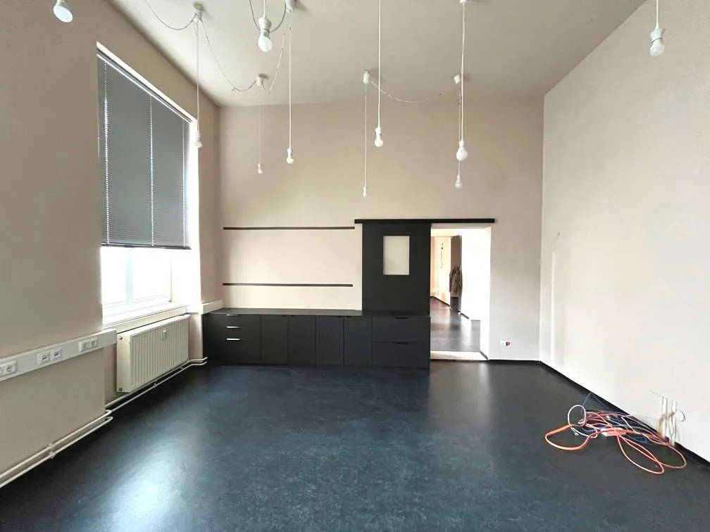 Nähe Grazer-Stadthalle! Gepflegte Altbaubüro- bzw. Ordinationsräume mit 3 Parkplätzen! - Ansicht 2