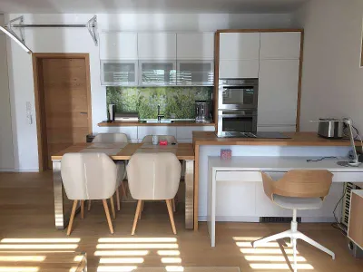 Schöne vollmöblierte Wohnung, Fully Furnished Apartment – Bild 2