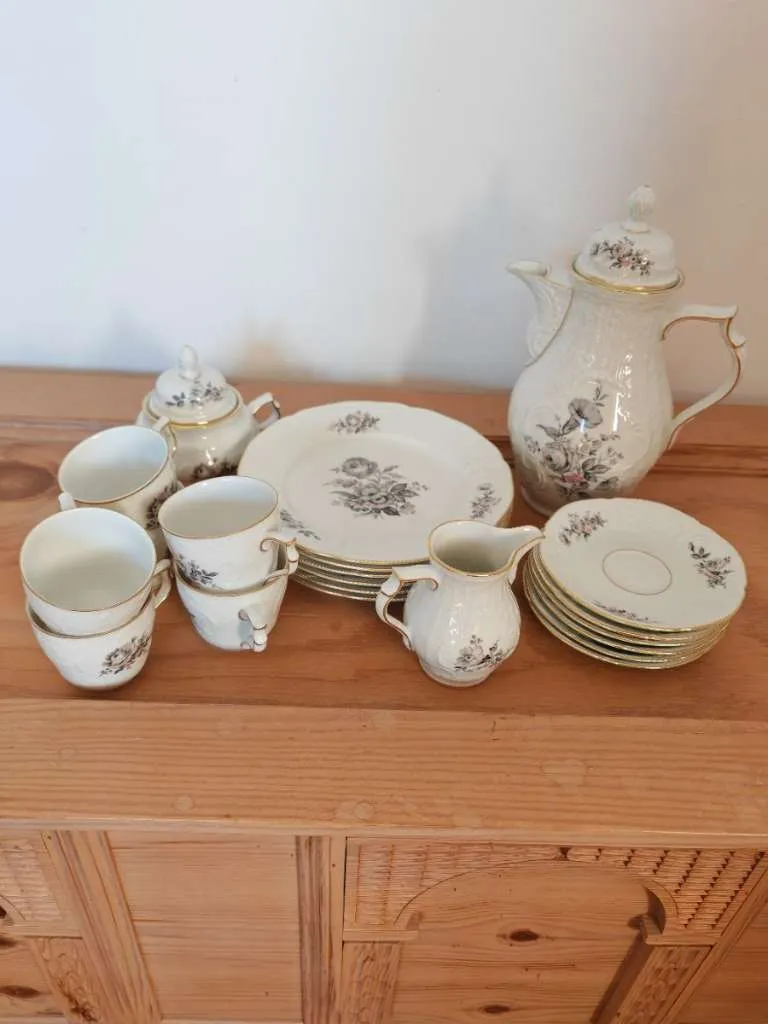 Rosenthal Classic Rose Porzellan Geschirrset - 21-teilig, Goldrand, € 90,- (6215 Achenkirch)