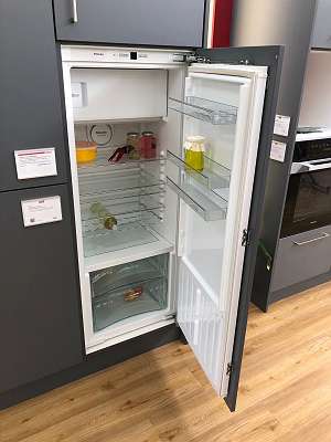 Kühlschränke - Kühl-/ Gefriergeräte (Übergabe: Selbstabholung)