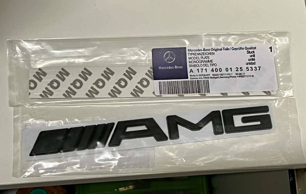 (verkauft) Mercedes AMG Sticker/ Emblem in Schwarz Matt Optik