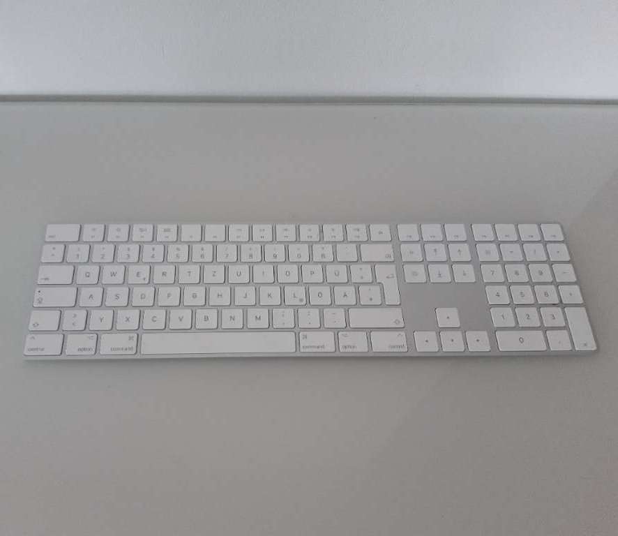 APPLE Magic Keyboard (A1843) mit Ziffernblock für Mac / Macbook, silber -  Deutsch (MQ052D/ A) mit OVP, € 90,- (4020 Linz) - willhaben