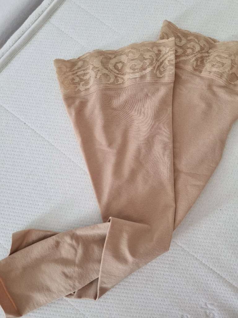 Kompressionsstrümpfe Klasse 2, offene Spitze, Beige, € 15,- (1040