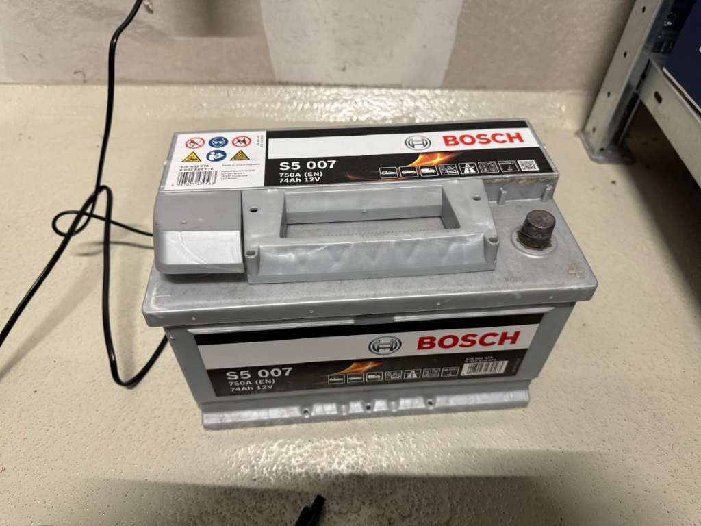 Neue unbenutzte Bosch Batterie 74ah, € 70,- (1210 Wien) - willhaben