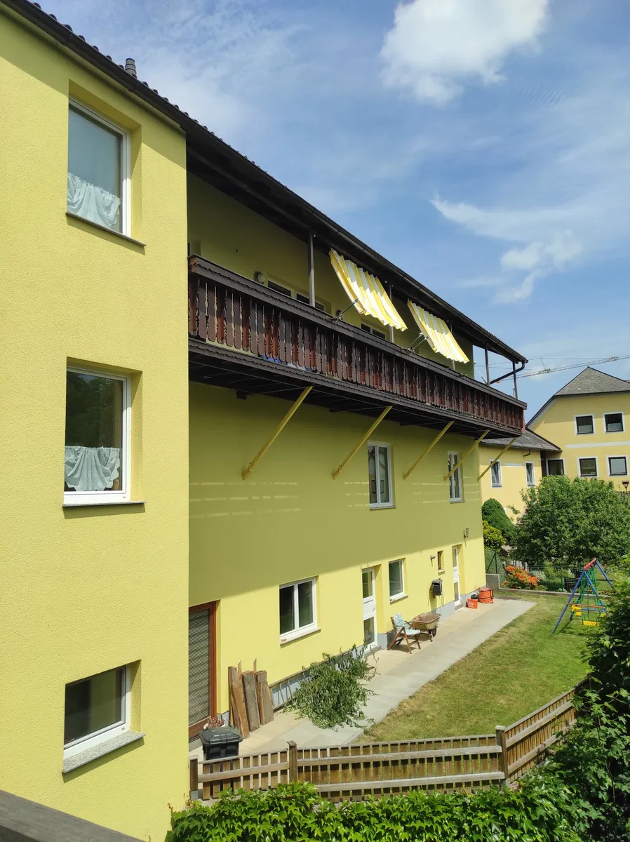 Gepflegtes Geschäftshaus mit großzügiger Wohnung in zentraler Lage - Ansicht 2