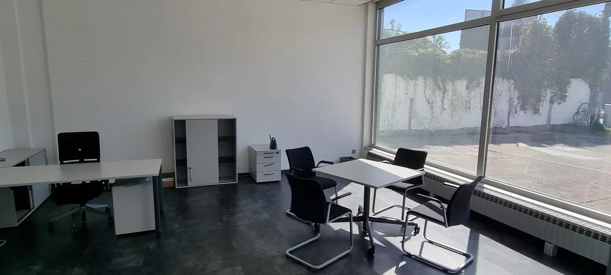 Betriebsliegenschaft-Lagerhalle mit Büro und Schauraum in zentraler Lage - Ansicht 3