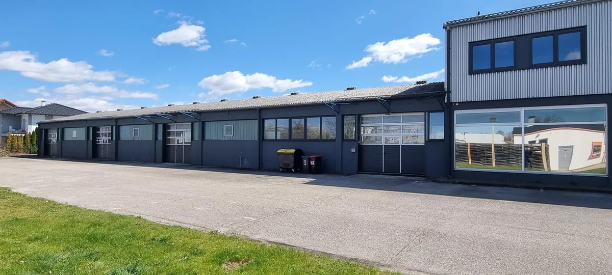 Betriebsliegenschaft-Lagerhalle mit Büro und Schauraum in zentraler Lage - Ansicht 2