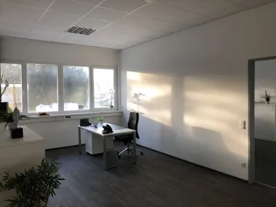 Gewerbeimmobilie mieten in Wiener Neustadt – 1 776 m², € 8.500 – Bild 7 von 13