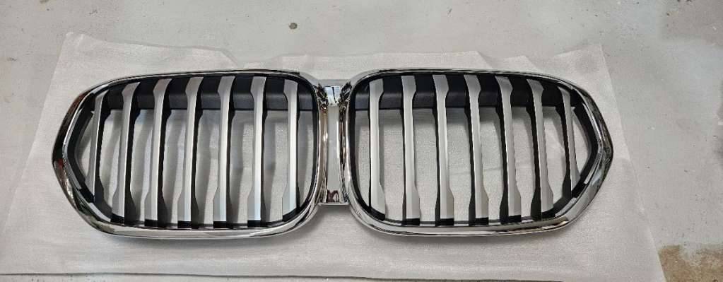Original BMW X1 F48 FRONTSTOßSTANGE KÜHLERGRILL 8493450