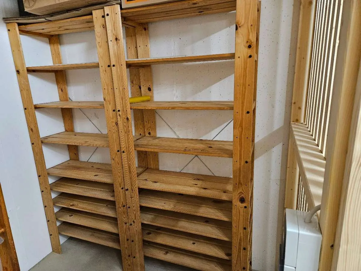 2 Regale für Abstellraum oder Keller, € 10,- (4943 Geinberg)