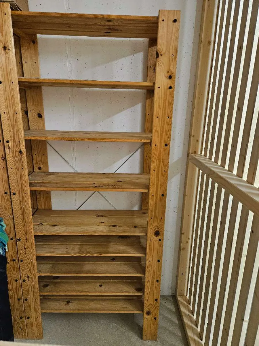 2 Regale für Abstellraum oder Keller, € 10,- (4943 Geinberg)