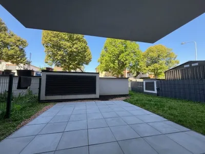 Moderne 2-Zimmer-Wohnung mit kleinem Garten und Kühlung!