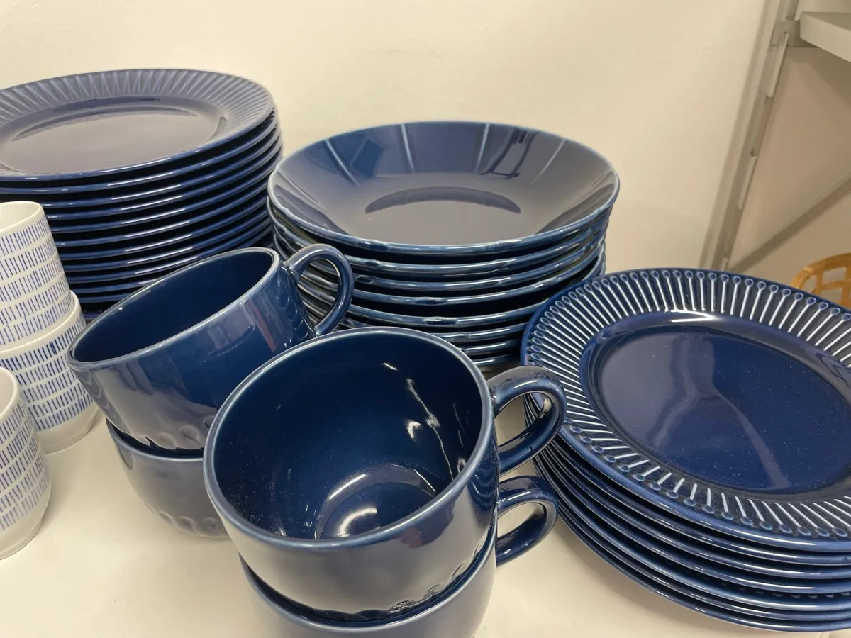 Geschirr Ikea blau Set, € 108,- (4600 Wels)
