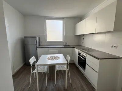 Urban Wohnen mit Balkon und guter Infrastruktur bei der U1 Station – Bild 3