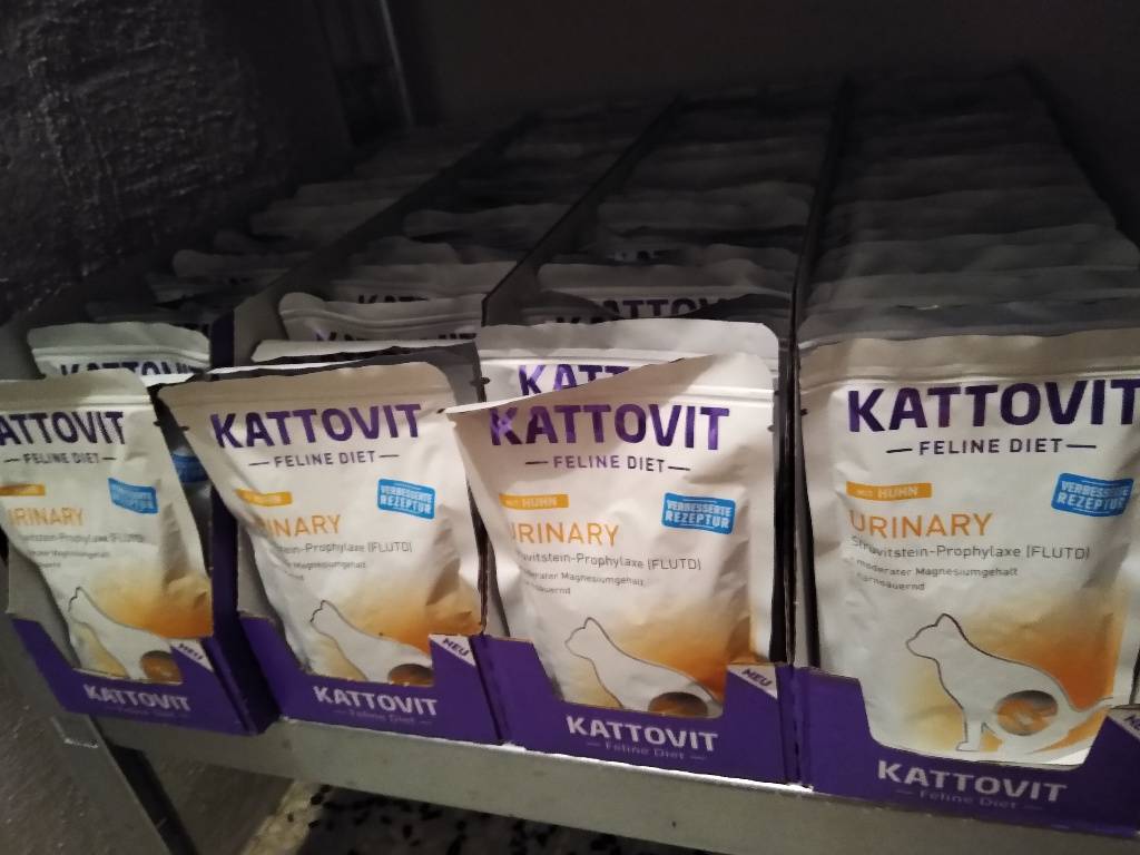 KATTOVIT Feline Diet Nassfutter Katze Urinary Adult Huhn 96x85 g,  49,-  (4501 Neuhofen an der Krems) - willhaben