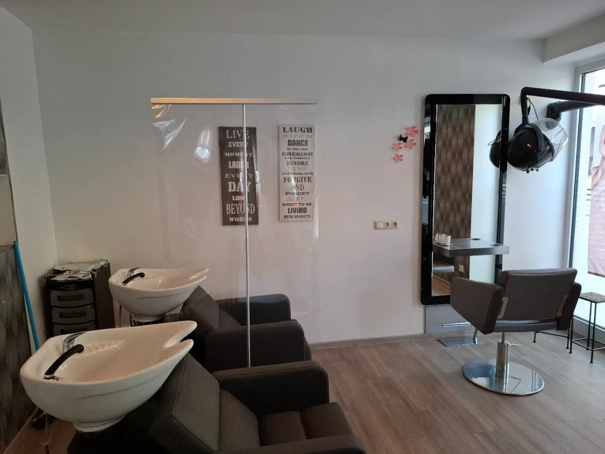 Möbliertes Friseurgeschäft - Ansicht 2