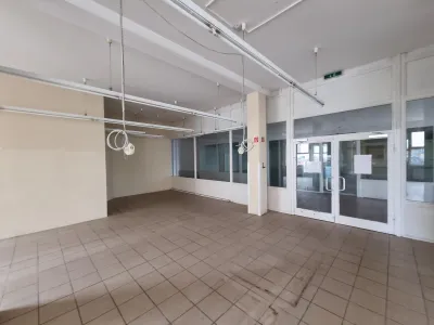 Gewerbeimmobilie mieten in Hallein – 179 m², € 9 – Bild 5 von 12