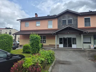 Gewerbeimmobilie mieten in Hallein – 179 m², € 9