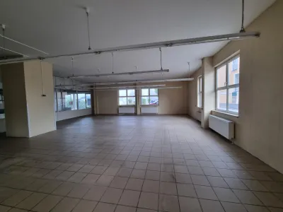 Gewerbeimmobilie mieten in Hallein – 179 m², € 9 – Bild 7 von 12