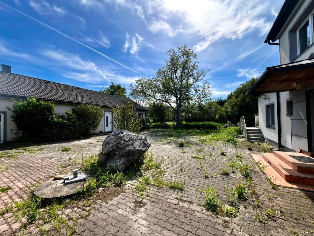 Einfamilienhaus mit großem Nebengebäude auf 1.855m² Bauland - absolute Ruhelage und unverbaubarer Blick! - Ansicht 2