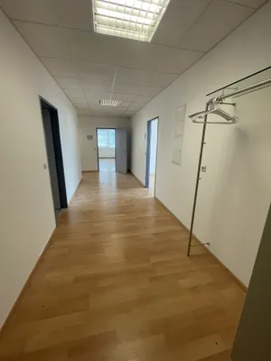 10-Zimmer-Gewerbeimmobilie mieten in Baden – 369 m², € 5.280 – Bild 6 von 15