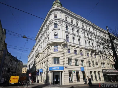 Stilaltbauwohnung mit 45m² Wohnsalon | Nähe Naschmarkt und 1. Bezirk | unbefristet | sehr hell im 4. Liftstock | Wohn- und Bürokombination möglich