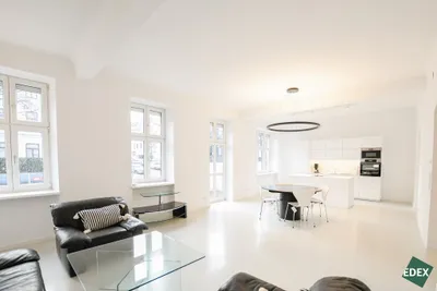 Erstbezug nach Sanierung: Möblierte 2-Zimmer-Wohnung mit Garten – Bild 2