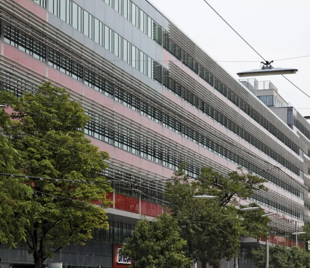 Erstklassige Business-Location mit Top-Grundriss - zentral gelegen. – pohled 3