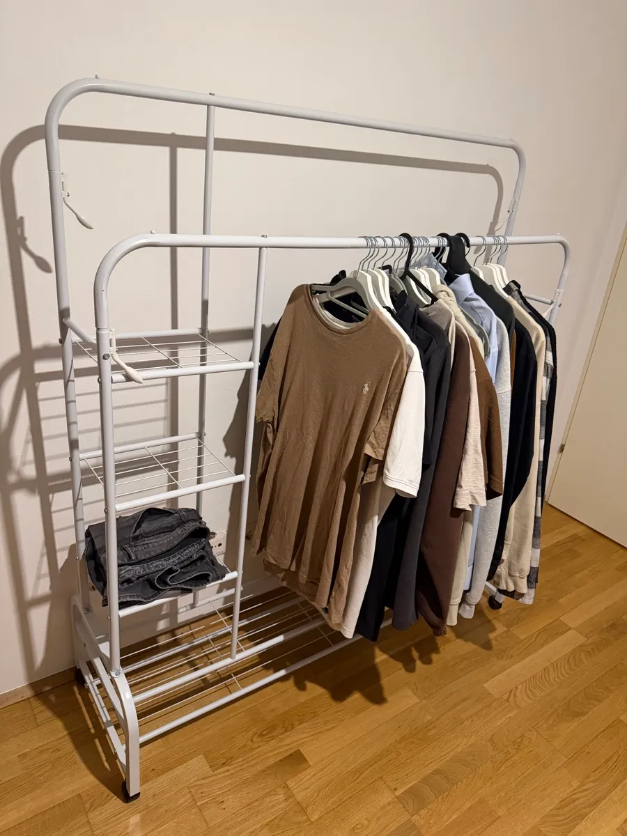 IKEA Kleiderständer / Garderobe mit Kleiderstange & Ablagen - weiß, € 0,- (1060 Wien)
