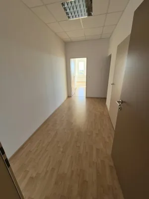 1-Zimmer-Gewerbeimmobilie mieten in Baden – 60 m², € 711 – Bild 4 von 8