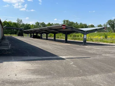 Gewerbeimmobilie mieten in Wiener Neustadt Land – 3 350 m², € 5 – Bild 1 von 16