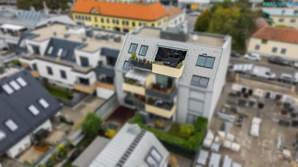 Exklusive Dachgeschosswohnung mit hochwertiger Ausstattung, Terrasse, Klimaanlage und zwei Tiefgaragenplätzen - 1220 Wien - Ansicht 2