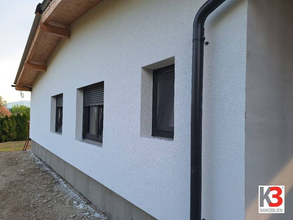 K3 - NEUBAUBUNGALOW IM ERSTBESITZ, hochwertige Ausstattung, belagsfertig bis schlüsselfertig, Doppelcarport, ruhige Dorfrandlage. - Ansicht 2