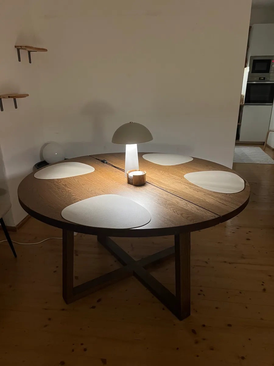 Esstisch Rund Ikea, € 350,- (4400 Steyr)