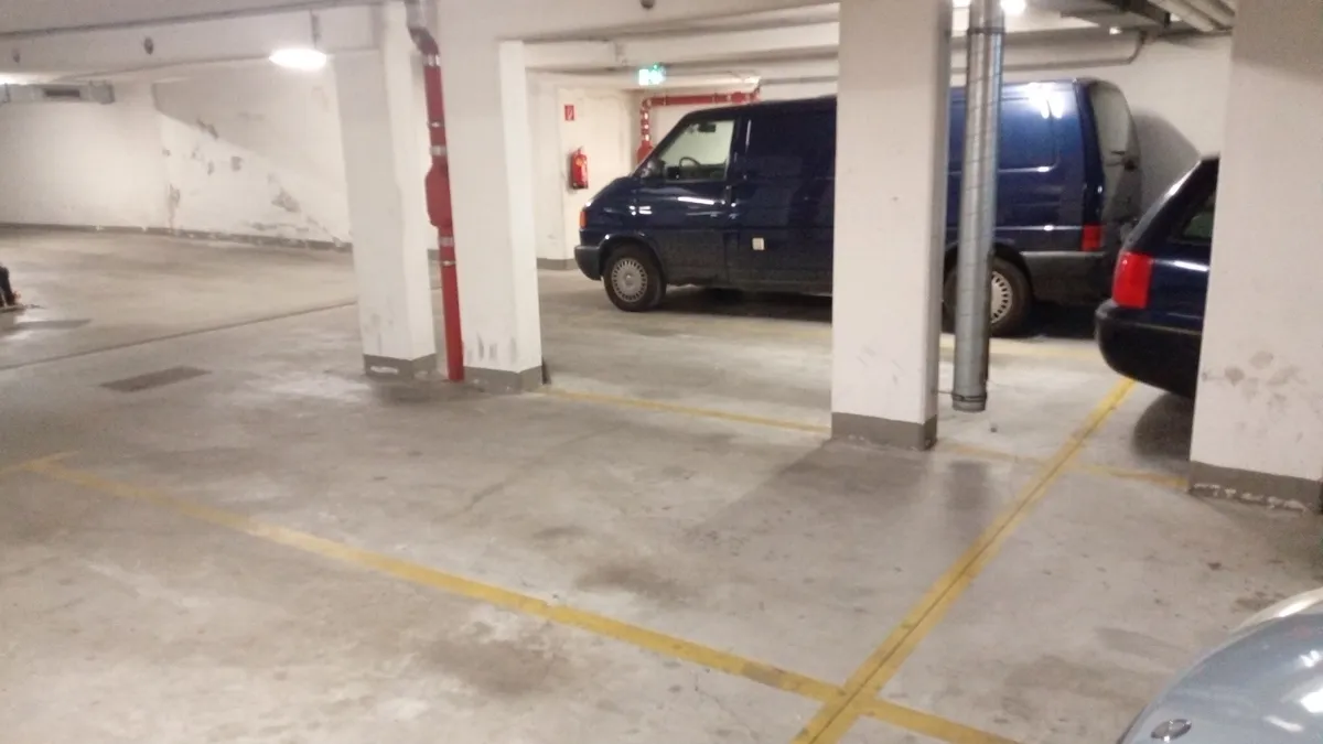 Privat: Vollwertiger Tiefgaragenplatz in Hernals/ Ottakring, Frauengasse - Ansicht 2