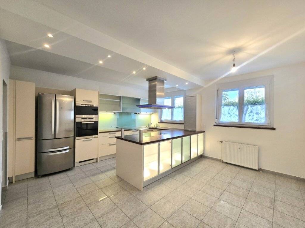 5-Zimmer-Wohnung mit Loggia und zusätzlichen 40 m² Magazin - Widok 2
