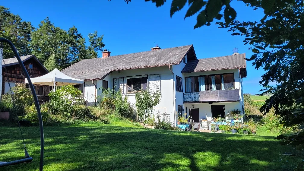 Einzigartige Aussichtslage - Zweifamilienhaus mit Gartenparadies - Widok 2