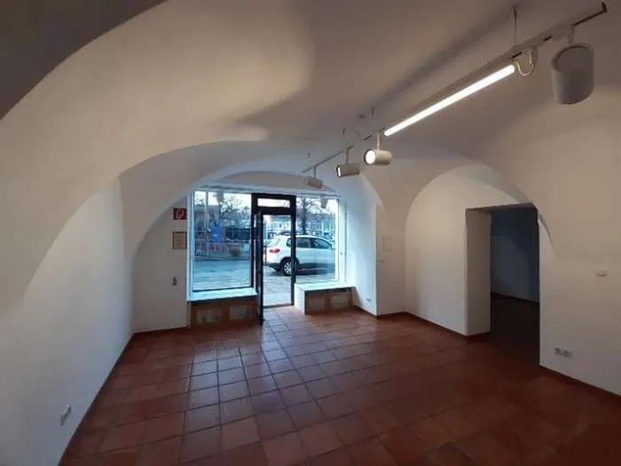 Aufwendig renoviertes Geschäftslokal in Althausbestand in bester Zentrumslage (am Hauptplatz) von Fürstenfeld - Ansicht 3