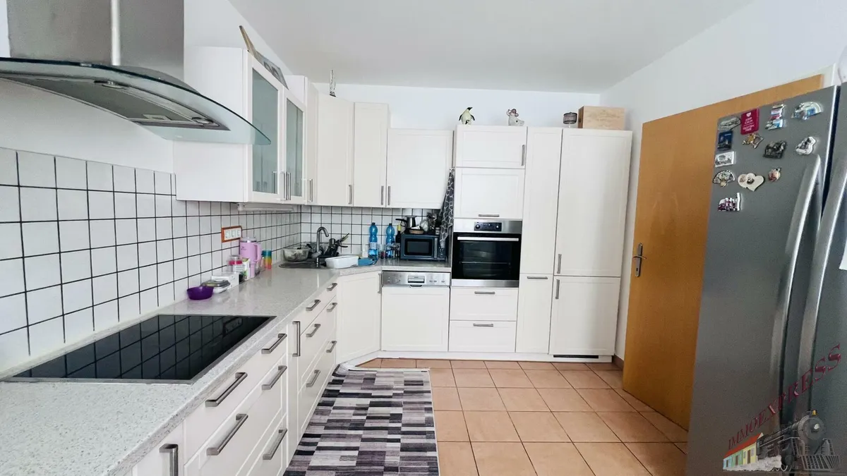 Familientraum mit großem Garten, Photovoltaikanlage, Klimaanlage, Garage und Keller - Näkymä 3