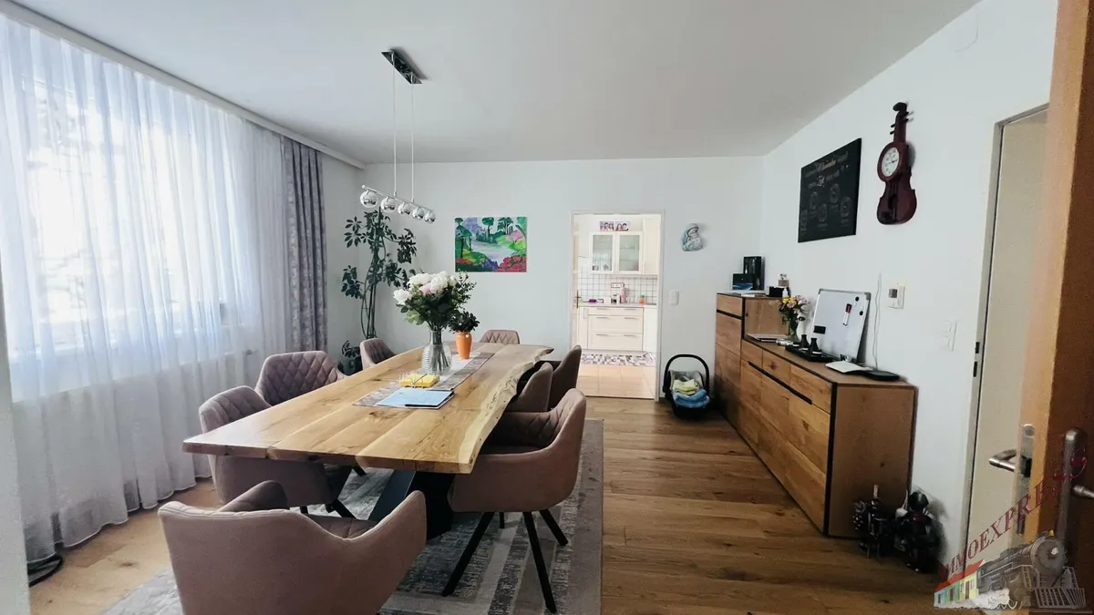 Familientraum mit großem Garten, Photovoltaikanlage, Klimaanlage, Garage und Keller - Näkymä 2