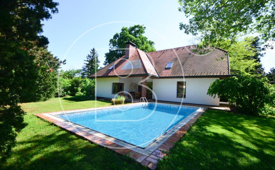 Einfamilienhaus in zentraler Bestlage mit Tennisplatz auf parkähnlichem Grund!, Baden