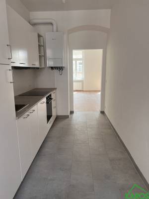 GENERALSANIERTE 2-ZIMMER-ALTBAU *ERSTBEZUG NACH KATEGORIEANHEBUNG* – Bild 3