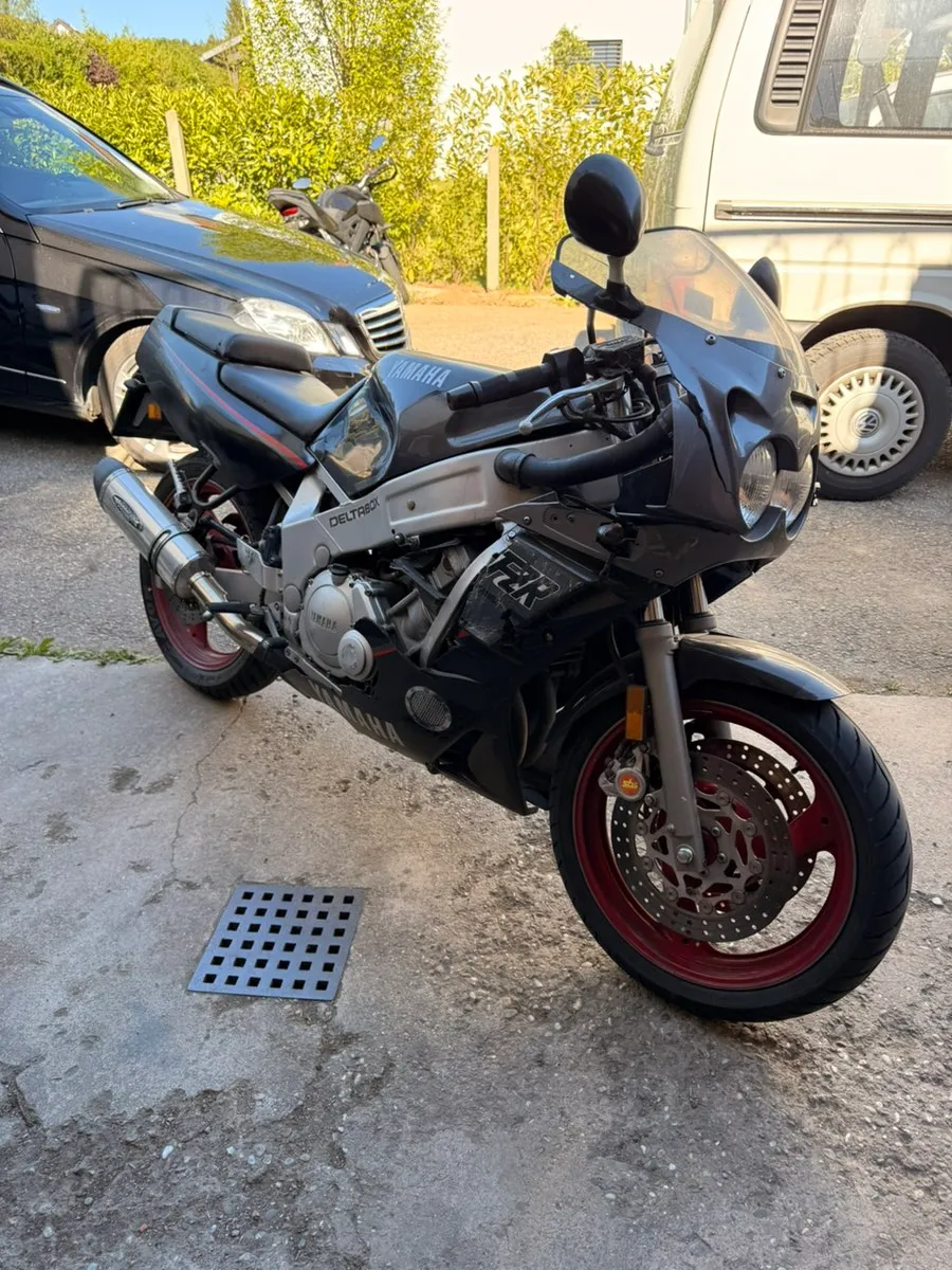 Yamaha FZR