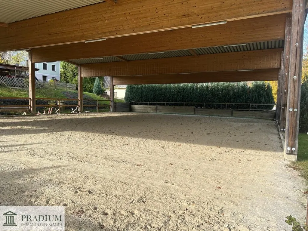 Exklusiver Pferdehof mit 2 Wohneinheiten, Reithalle & großem Grund in Hochneukirchen - Widok 3