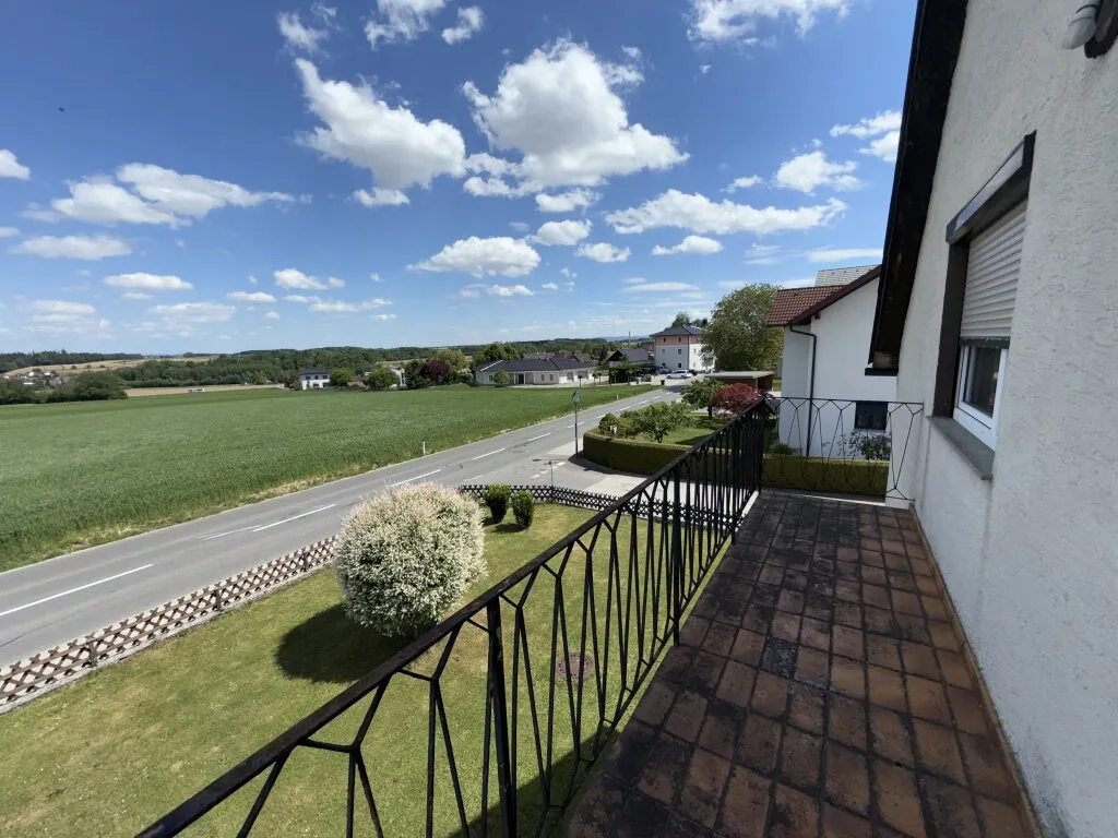 Großzügiges Zweifamilienhaus mit Garten, Balkon & 2 Garagen in St. Marien - EUR330.000 - Ansicht 2